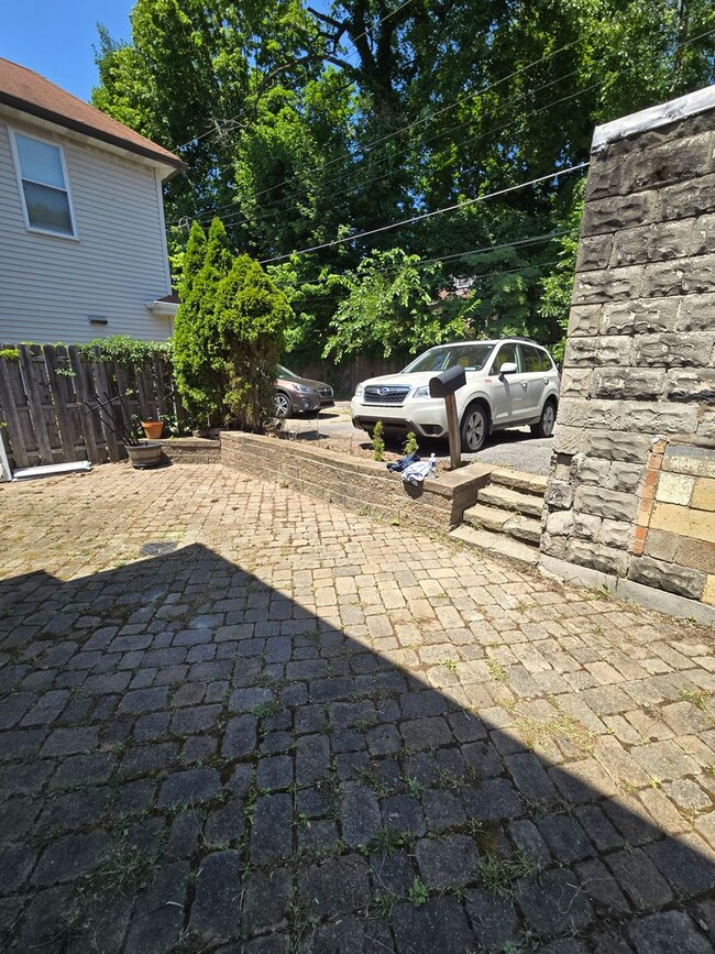 Building Photo - Squirrel Hill House for rent