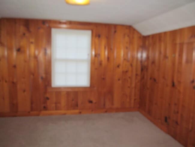 Building Photo - 3 bed/1 bath Off Polo Rd