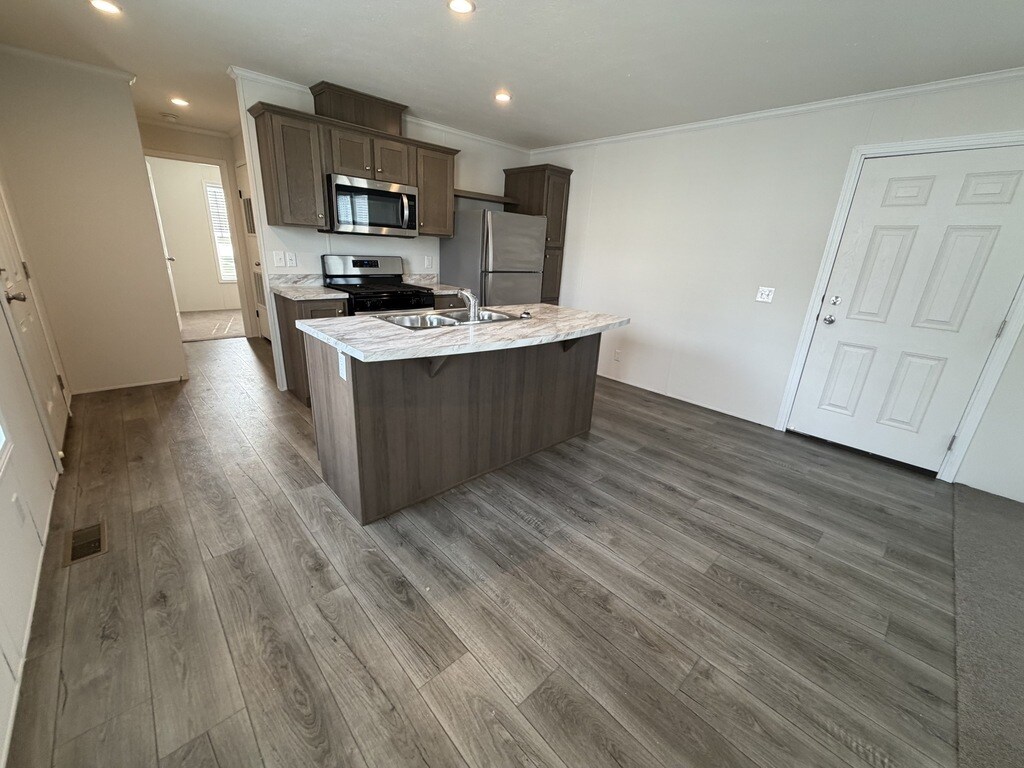 Building Photo - 15882 Villaire Ave