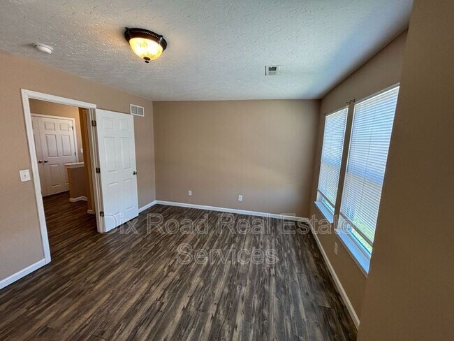 Building Photo - 2497 Deercove Ct.