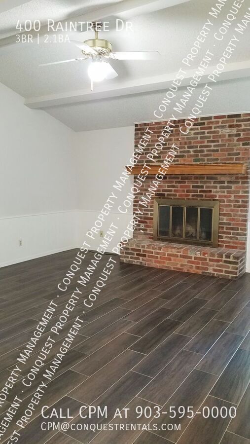 Building Photo - 400 Raintree Dr