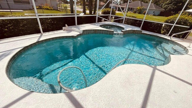 Building Photo - 1829 SW Hickock Terrace