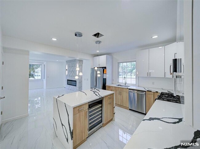 Building Photo - 217 Heywood Ave