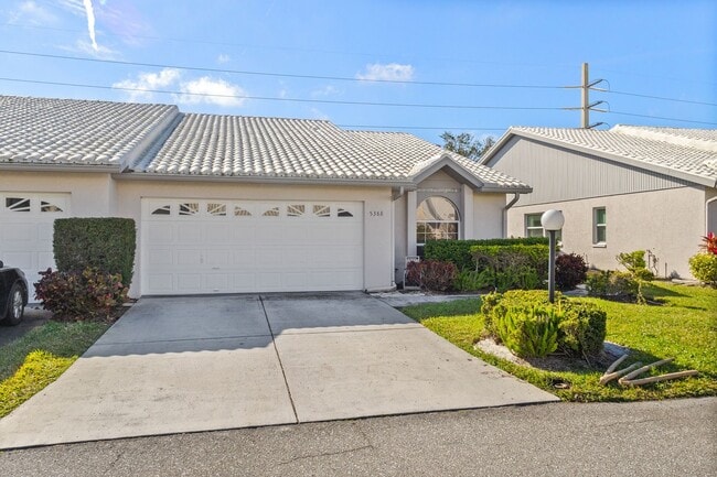 Building Photo - beautiful Sarasota 3 bedroom 2 bathroom ho...