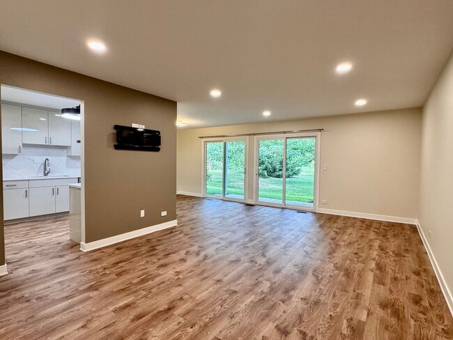 Building Photo - 205 Blossom Ct