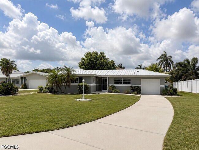 Building Photo - 912 Dolphin Dr