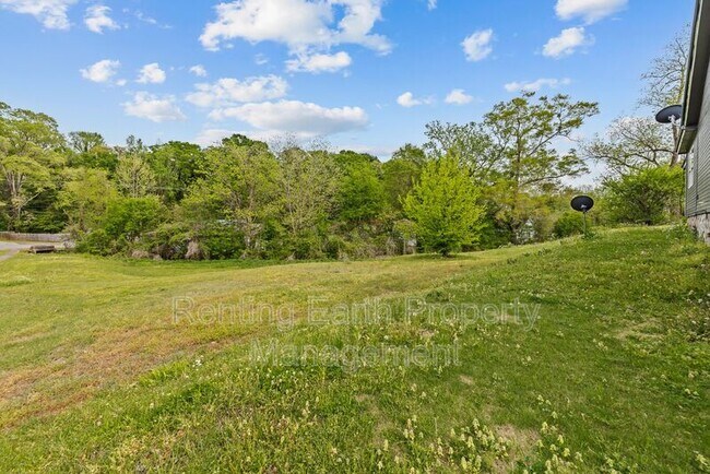 Building Photo - 207 Jemison St