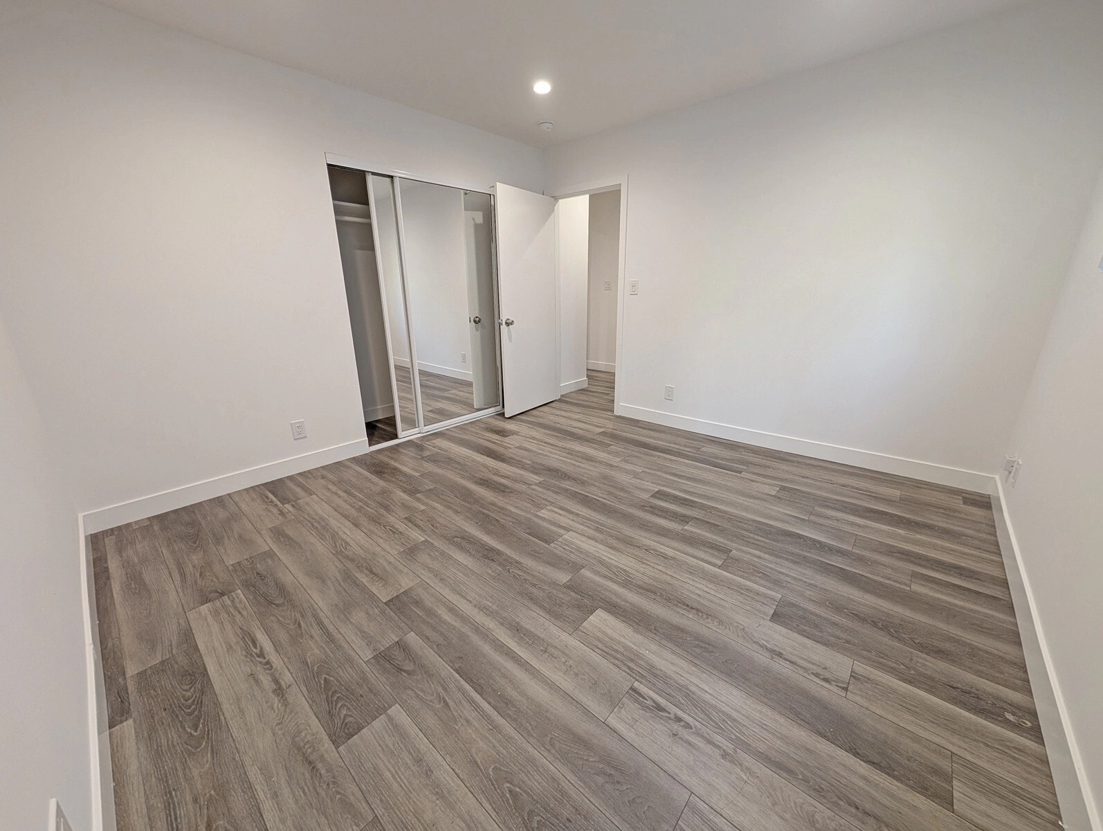 Building Photo - 739 N Sweetzer Ave