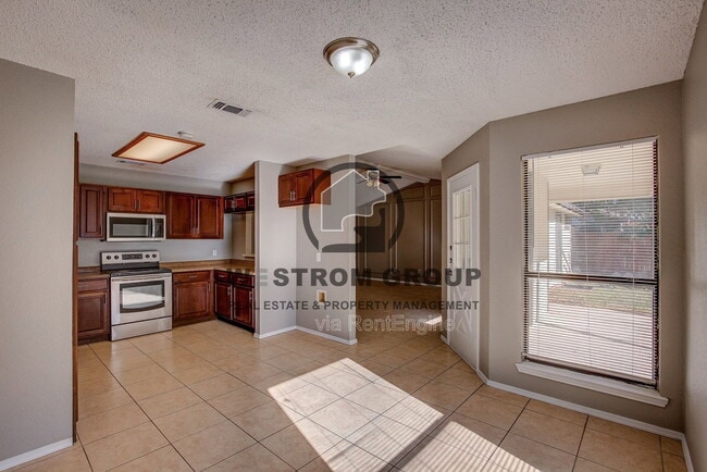 Building Photo - 420 Revolution Ln