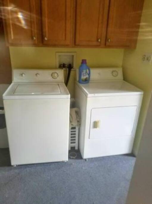 Building Photo - 270 Bates St