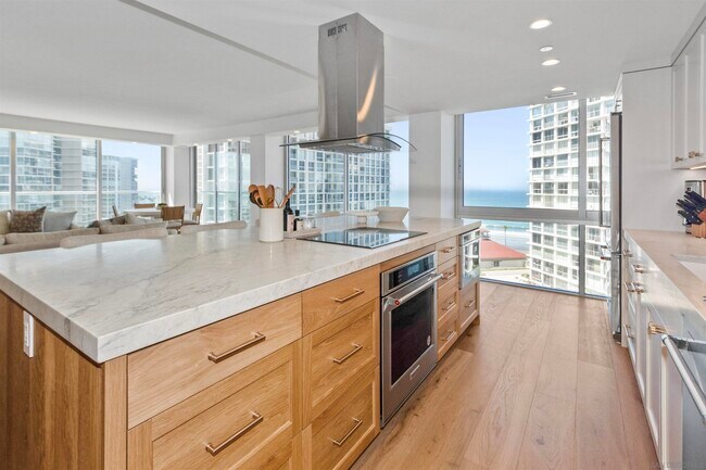 Building Photo - 1710 Avenida Del Mundo