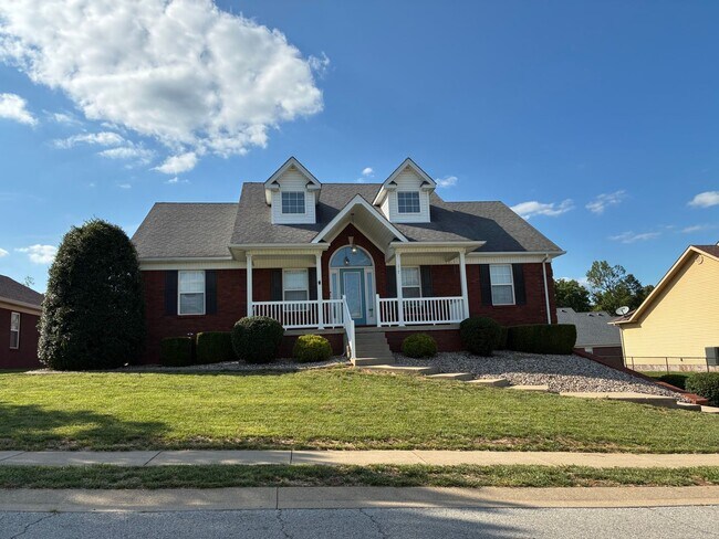 Building Photo - **Summer Ending BUT This Home is HOT**