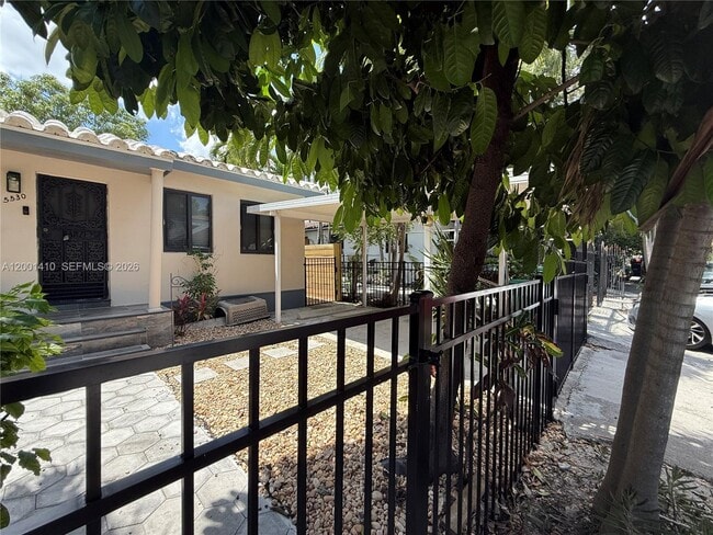 Building Photo - 5530 NW Miami Ct
