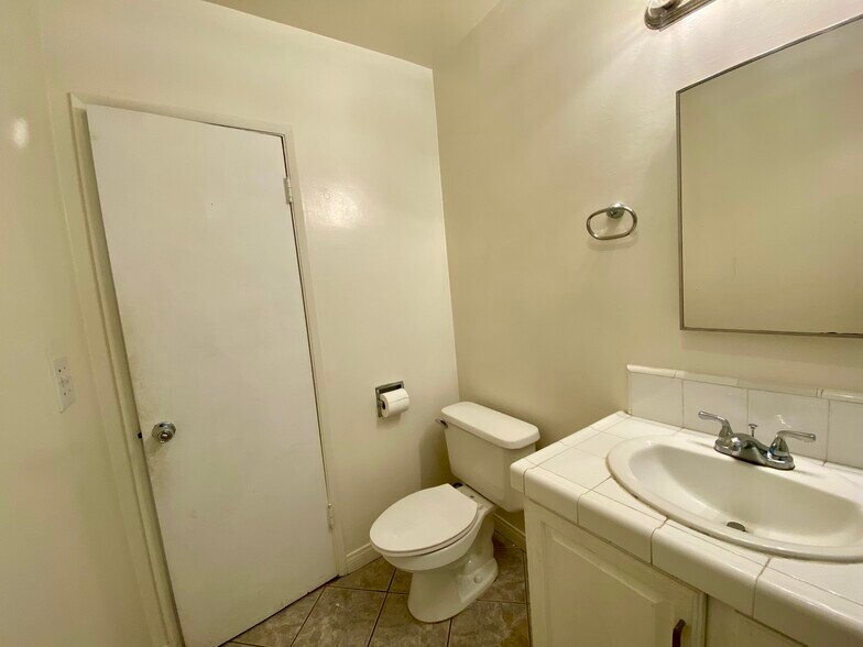 Building Photo - 239 Windward Ave