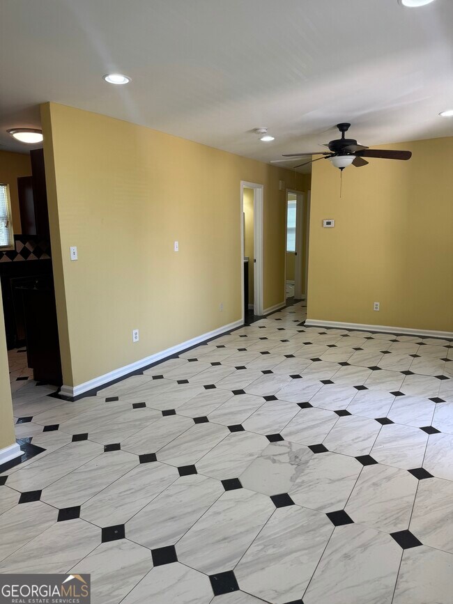 Building Photo - 400 Tunis Rd