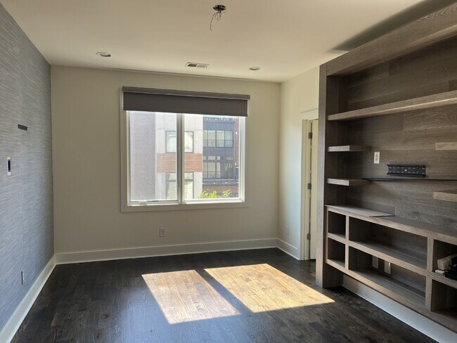 Building Photo - "Spacious Urban Living: 3-Bedroom Townhouse with 3.5 Baths in Nashville's Vibrant Core!" STUNNING...