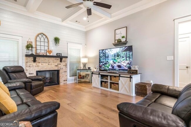 Building Photo - 306 Rustic Live Oak Trl