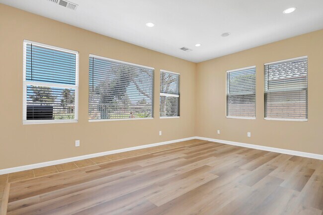 Building Photo - 82630 Redford Way