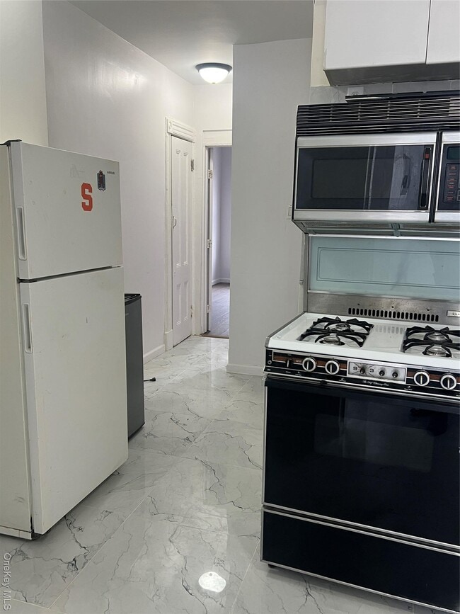 Building Photo - 635 Eagle Ave