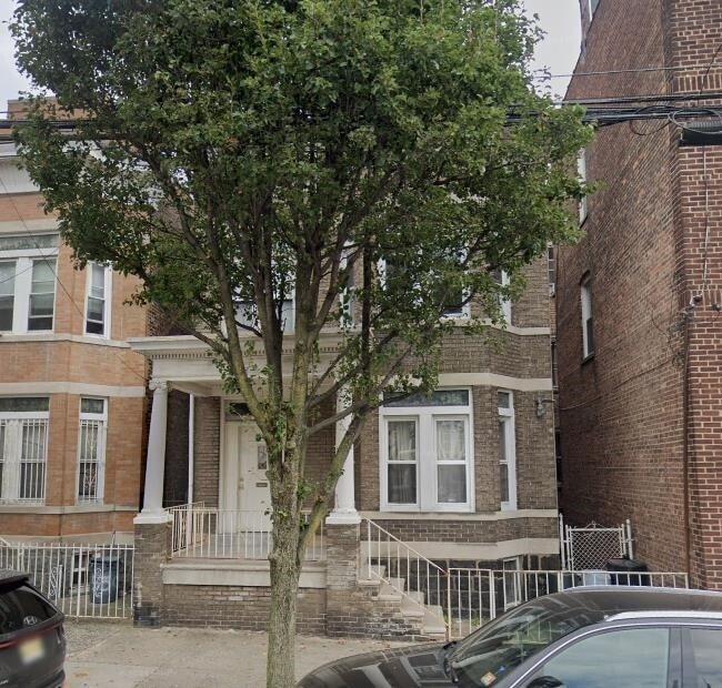 Primary Photo - 5302 Hudson Ave