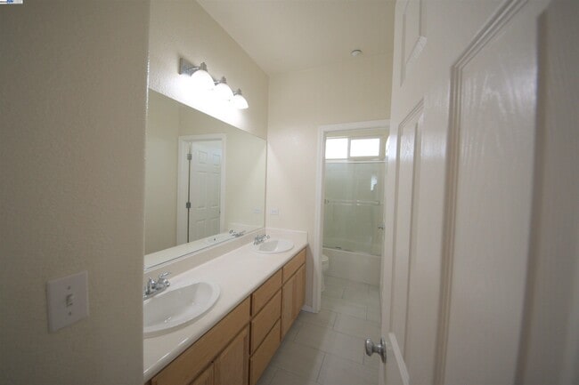 Building Photo - 1612 Marina Way