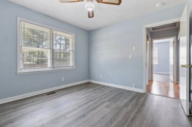 Building Photo - 1708 N Poplar St