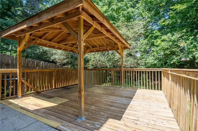 Building Photo - 2928 Governors Ct