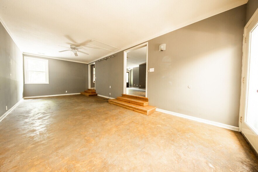 Building Photo - 1627 Oakland Ave