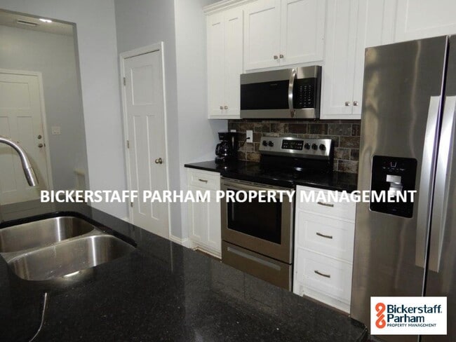 Building Photo - Updated home with an open floor plan, must see!