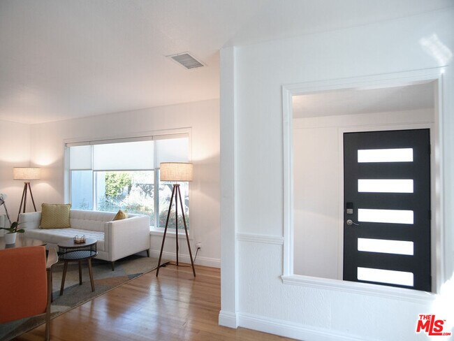 Building Photo - 6413 White Oak Ave