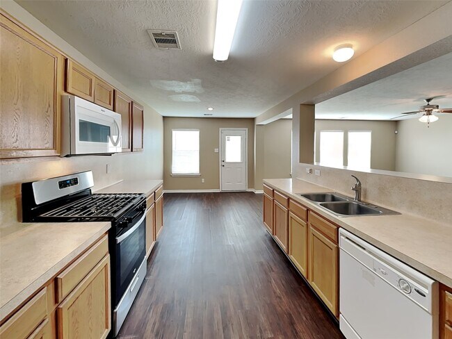 Building Photo - 18435 Westgate Pasture Ln