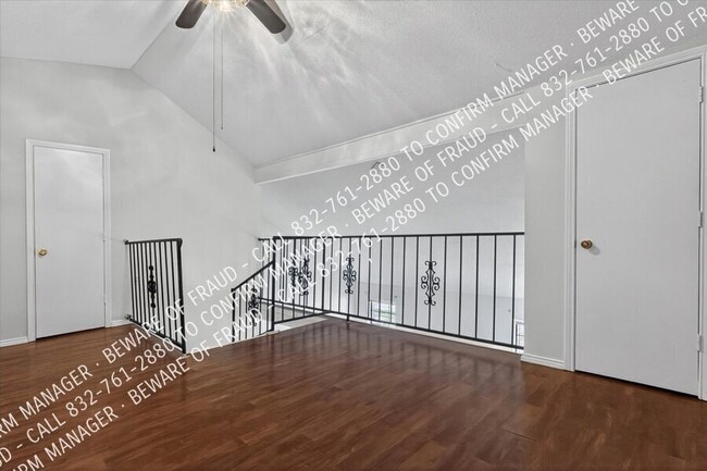 Building Photo - 2031 Towngate Dr
