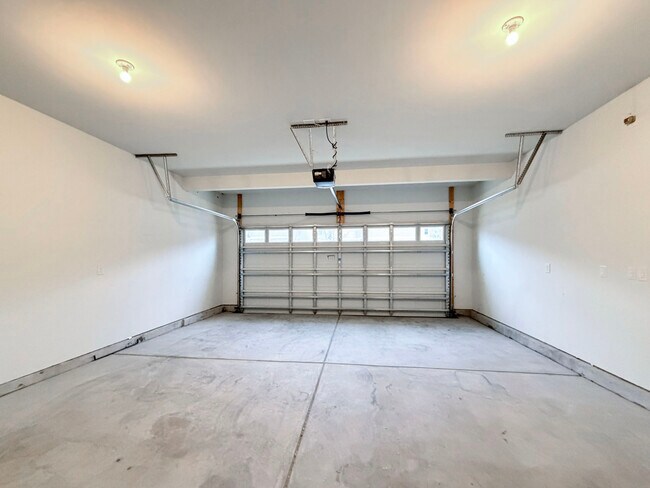 Building Photo - 7336 Birchshire Dr