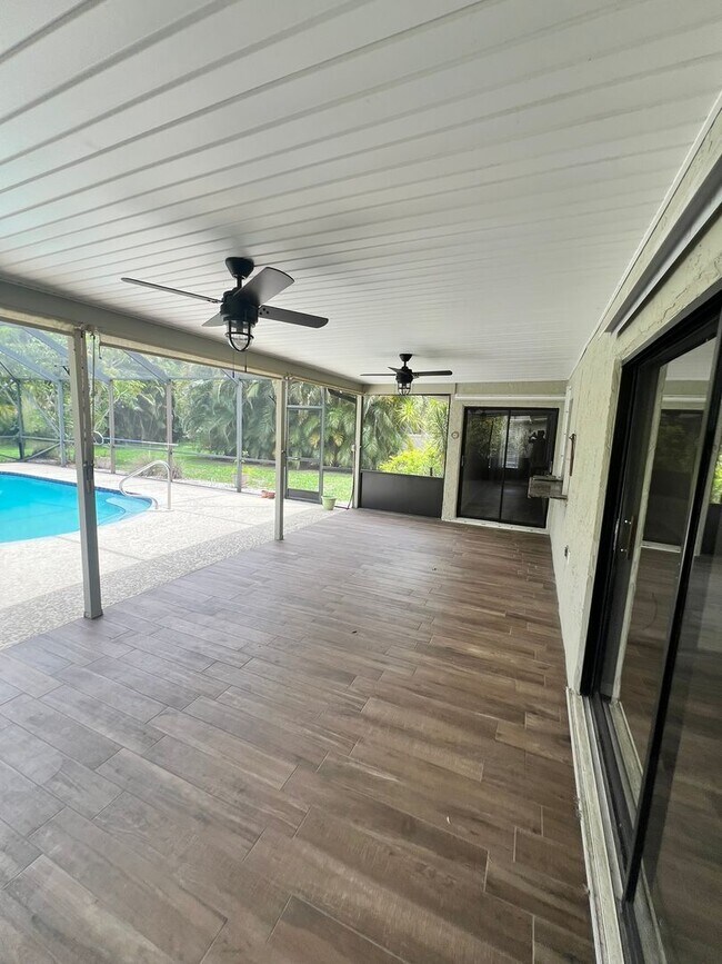 Building Photo - BEAUTIFUL 3 BEDROOM POOL HOME IN SANDPIPER...