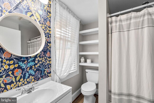 Building Photo - 15 E 4th St