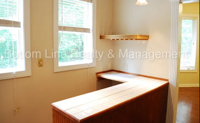 Building Photo - 2 bedroom apartment for rent in a great location