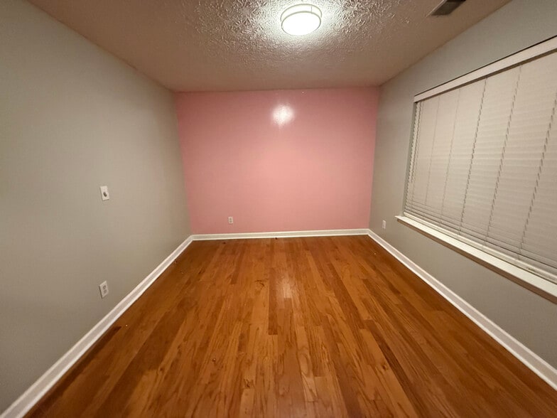 Building Photo - 7005 Timber Oak Dr