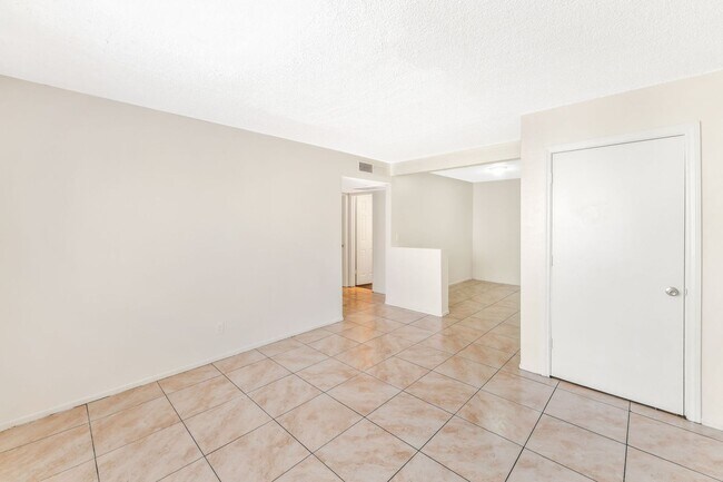 Building Photo - 5309 W Cheyenne Ave