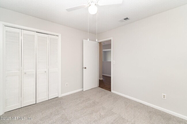 Building Photo - 2805 Stagecoach Dr