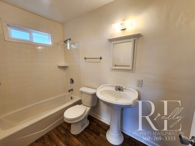 Building Photo - Cozy 1BR Duplex in Manette with Garage & Water Views