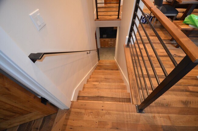 Building Photo - 300 Washington Rd