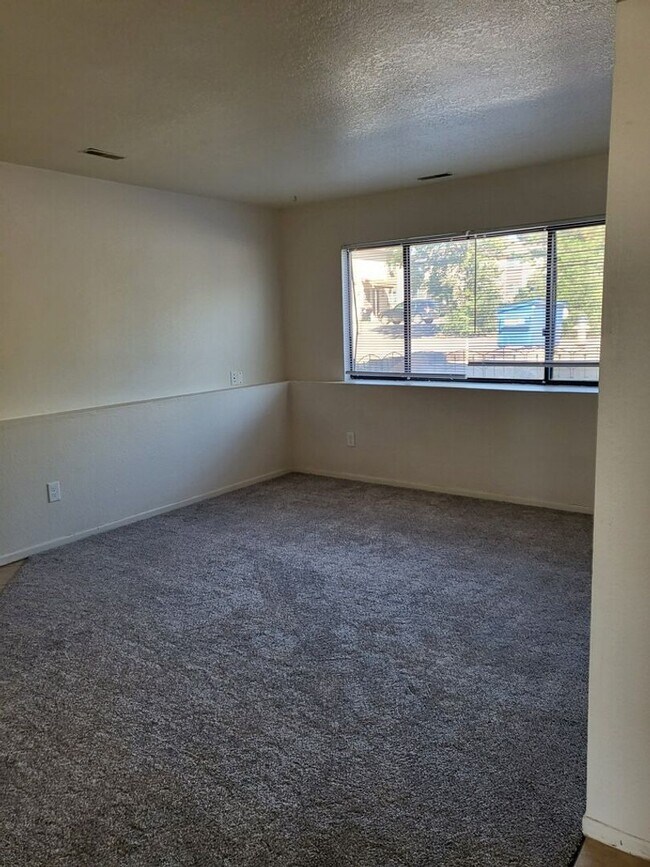 Building Photo - 5560 Bowden Loop