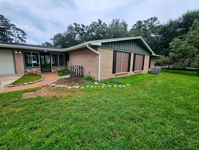 Primary Photo - 2015 Silver Leaf Dr