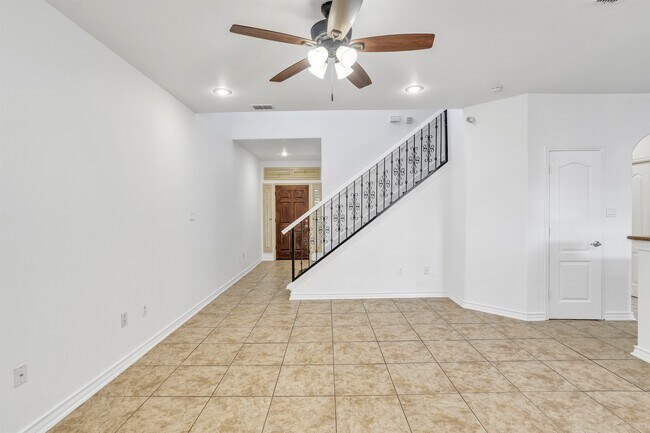 Building Photo - 9813 Sandhill Dr