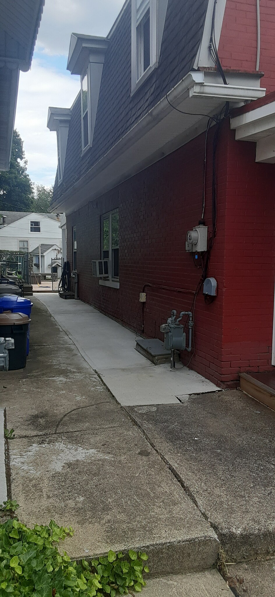 Building Photo - 817 Ridge St
