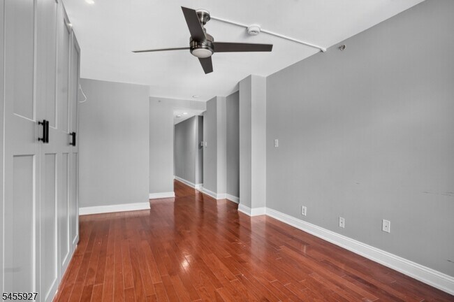 Building Photo - 60 Parkway Dr
