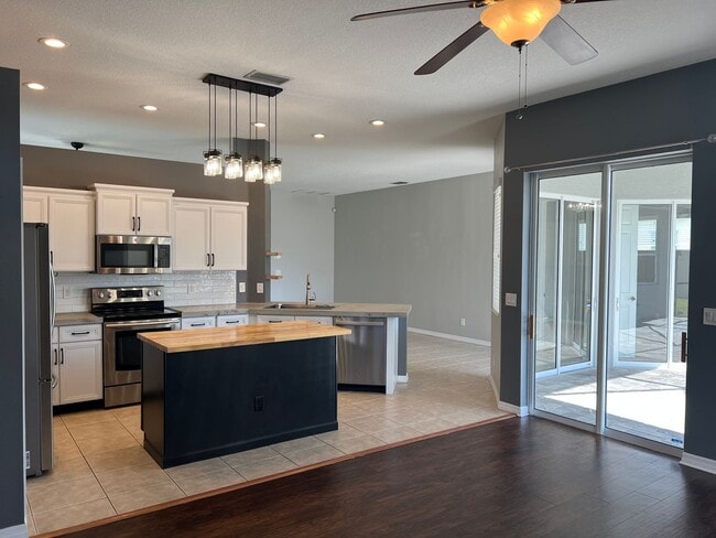 Building Photo - 3 Bedroom 2 Bath Single Family Home