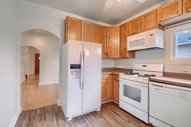 Building Photo - Charming 3 bedroom House in the heart of E...