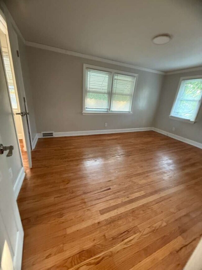 Building Photo - 3-Bedroom Gem on Indiana St with Spacious ...