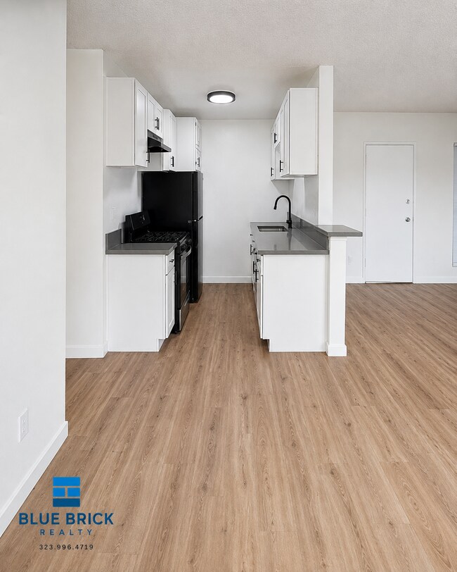Building Photo - 13238 Vanowen St